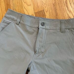 Kuhl Men’s Chino. Stretch fabric Like New Khaki